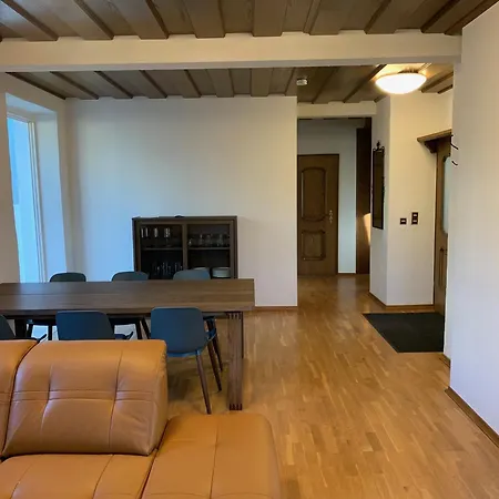 Mit Pool Und Grillplatz In Apartman