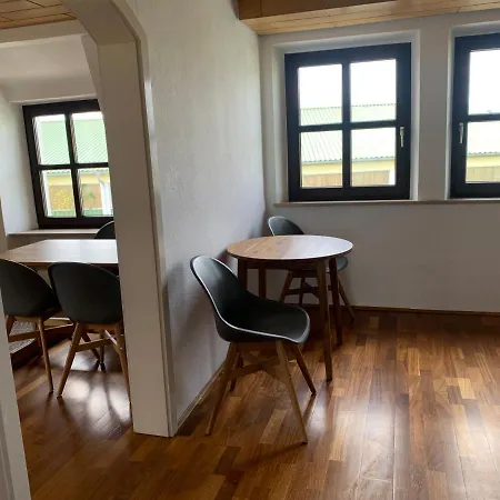 아파트 Mit Pool Und Grillplatz In *
