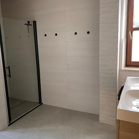 아파트 Mit Pool Und Grillplatz In