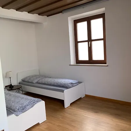 아파트 Mit Pool Und Grillplatz In *