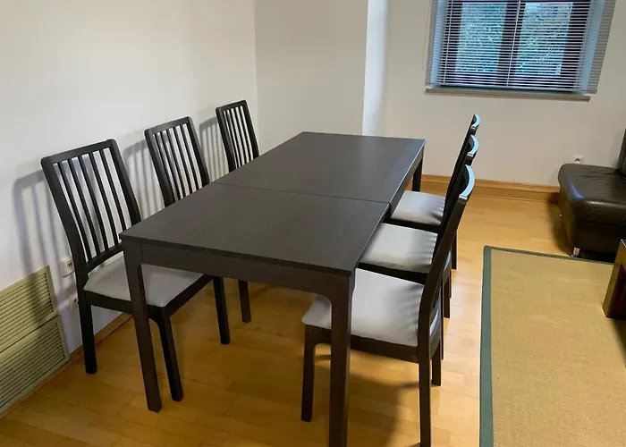 Mit Pool Und Grillplatz In