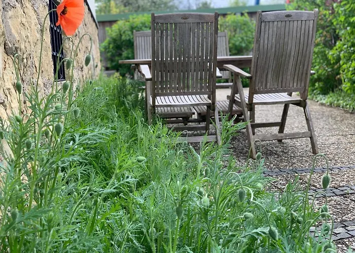 Mit Pool Und Grillplatz In *