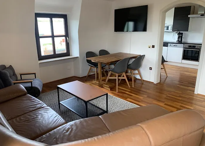 Mit Pool Und Grillplatz In Regensburg