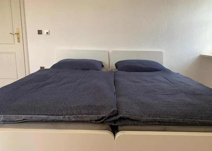 Mit Pool Und Grillplatz In *