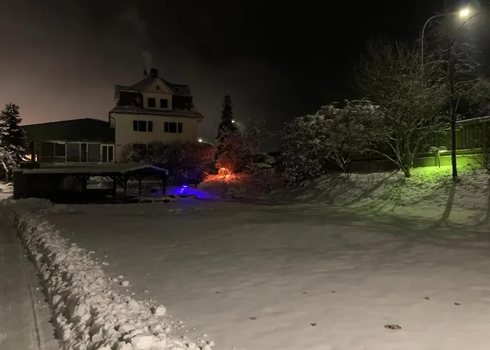 Mit Pool Und Grillplatz In *