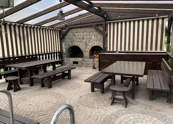 Mit Pool Und Grillplatz In * Regensburg