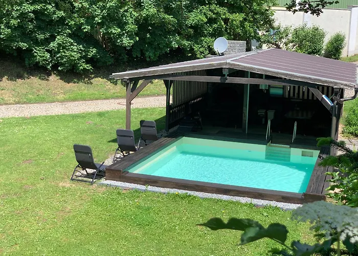 Mit Pool Und Grillplatz In Regensburg