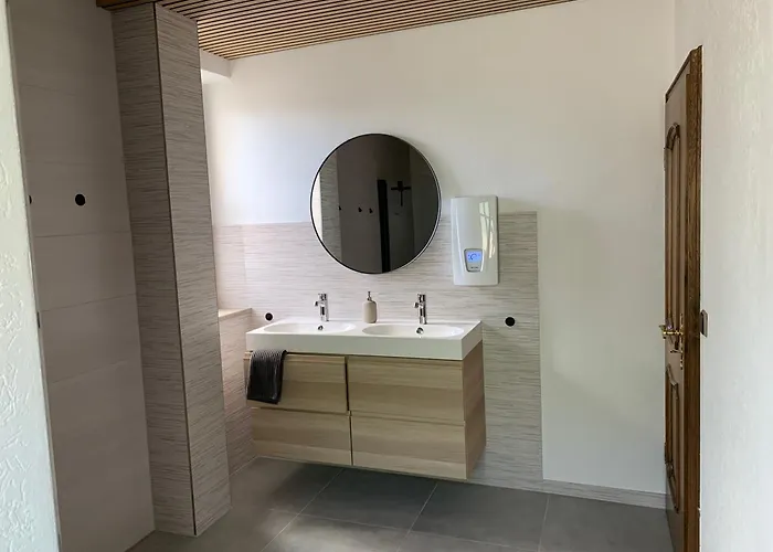 Mit Pool Und Grillplatz In Regensburg